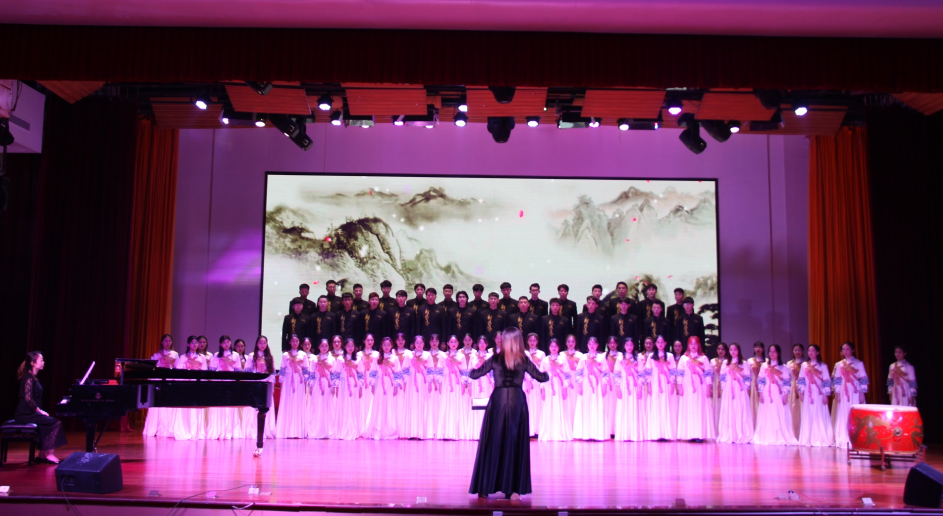 365英国上市集团