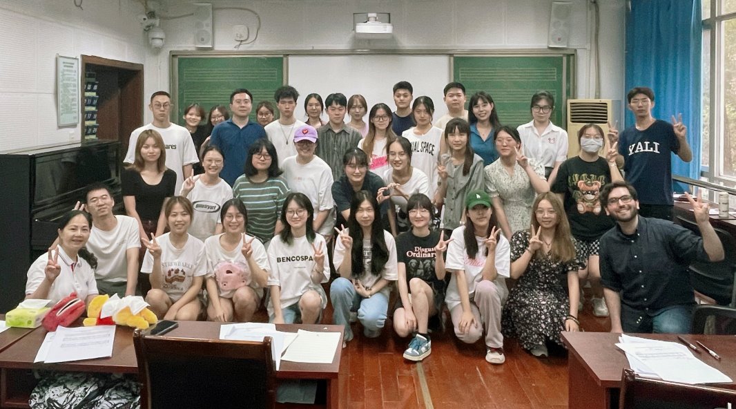 365英国上市集团