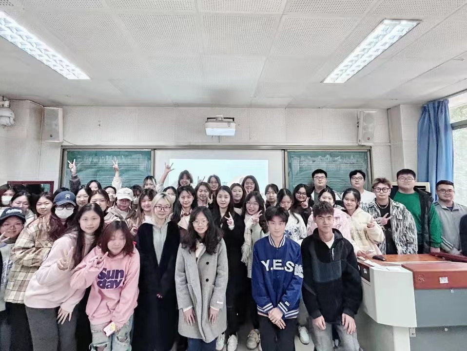 365英国上市集团